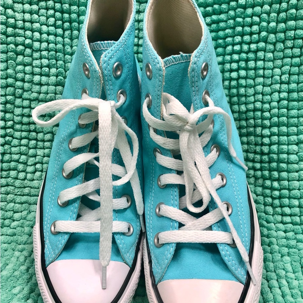 Converse Women’s High-Top Sneakers - Turquoise and White. Like New. Beautiful!